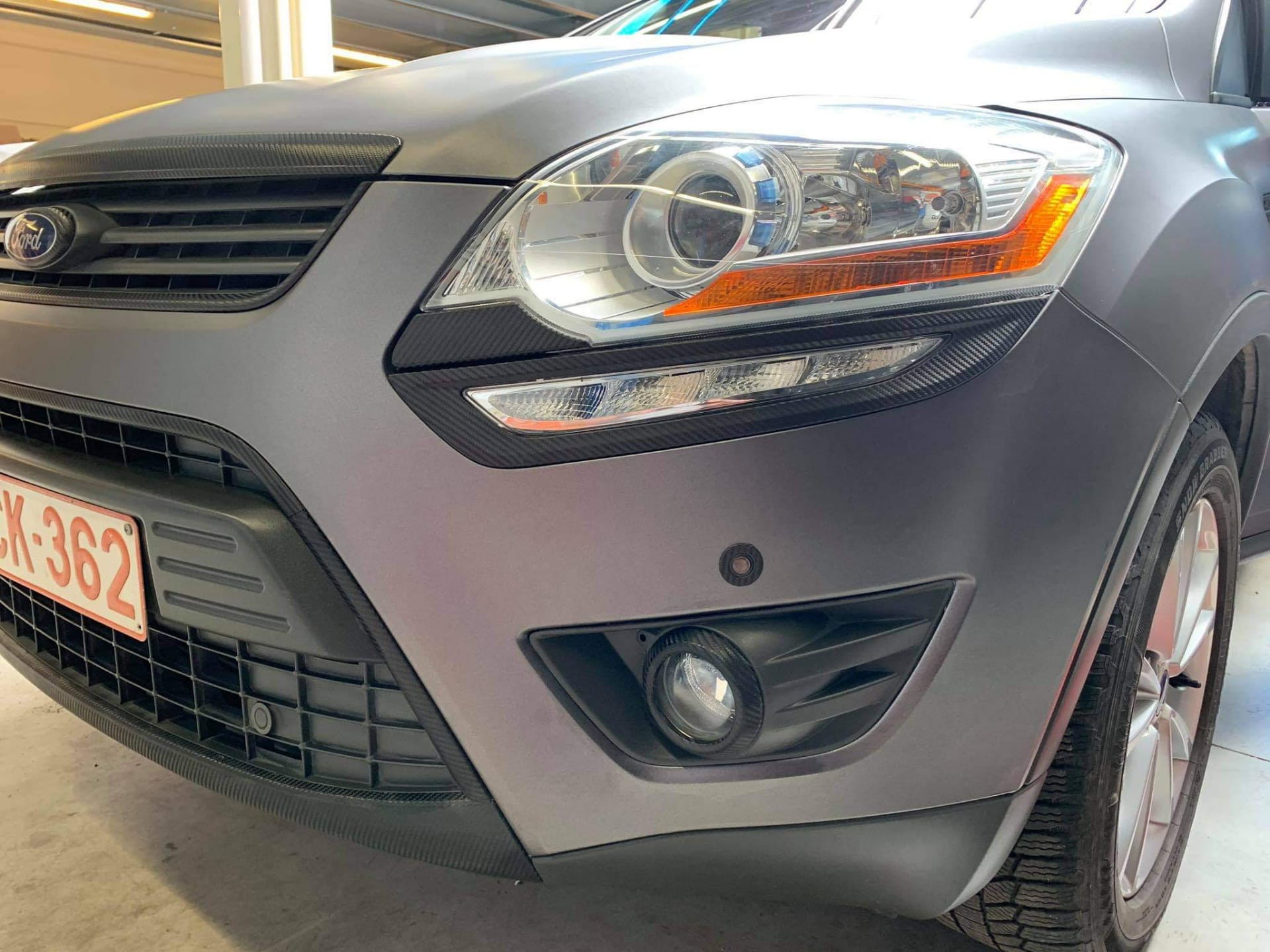 Ford Kuga - Gris Mat - PC av 3