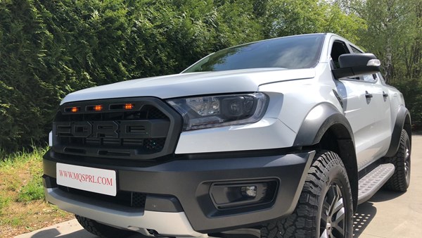  Plateau coulissant et Lampe Led sur Ford Ranger Raptor 