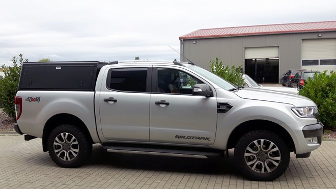 Aluminium Alu Cab Adventure 3 Hard top Toyota Hilux DC - Smooth Black
