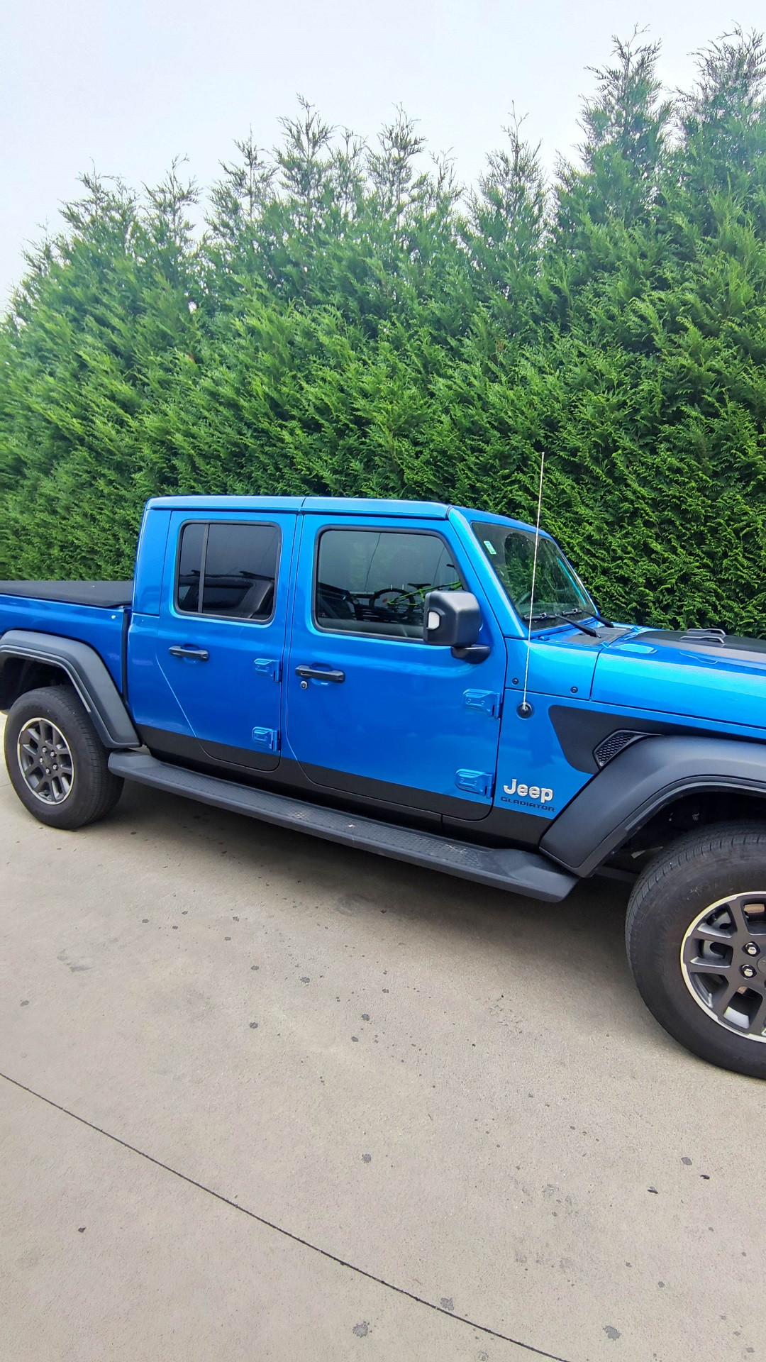 Jeep Gladiator - Bleu - noir 3