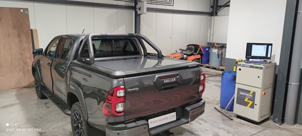 Un très beau couvercle de benne pour un tout nouveau Toyota Hilux Double cabine 