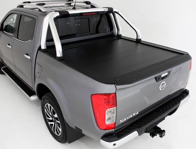 Black Electric Shutter Nissan NP300 With Original Roll Bar