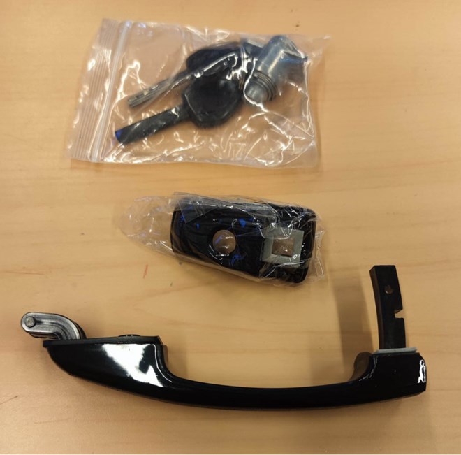1 manual handle and 2 keys for Alpha hard top