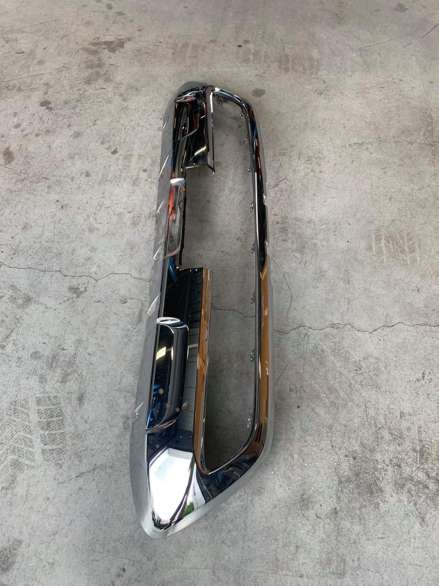 Mercedes Classe X - Noir mat - PC av bas