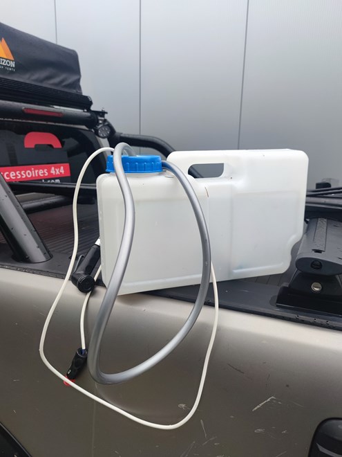 Jerrycan 12L + Pompe 12 V + Douchette + Prise allume cigare